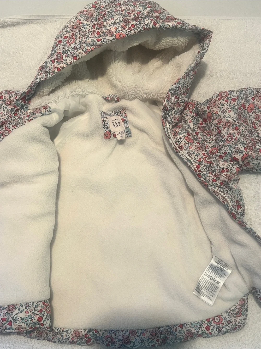 Girls' Gap Floral Puffer Jacket with Hood - Red & Cream size 18-24 months